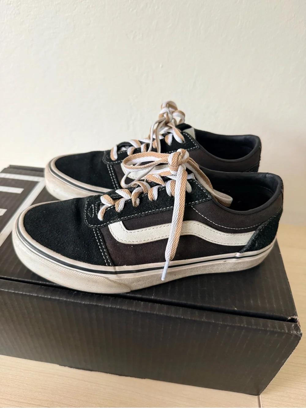 Vans Black and White Old Skool Low Top Sneakers W Size 6